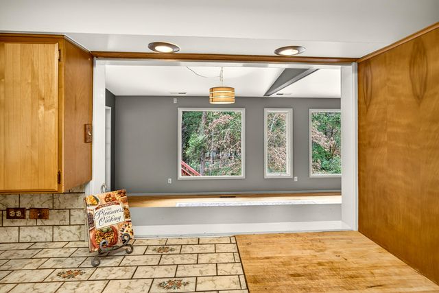 2922 Anderson Creek Road, Talent, OR 97540