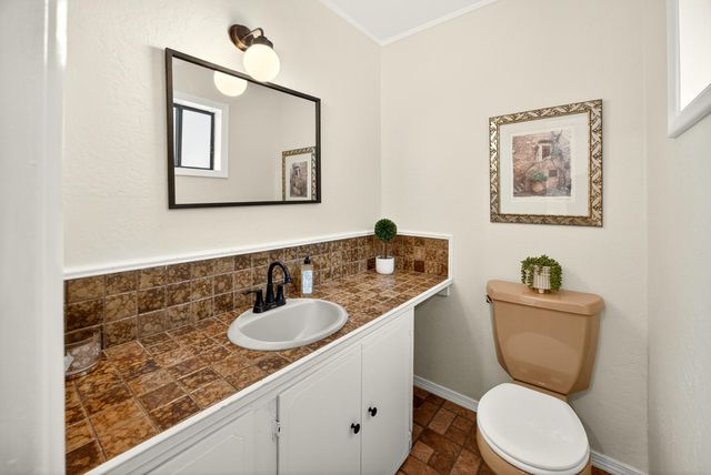 2922 Anderson Creek Road, Talent, OR 97540