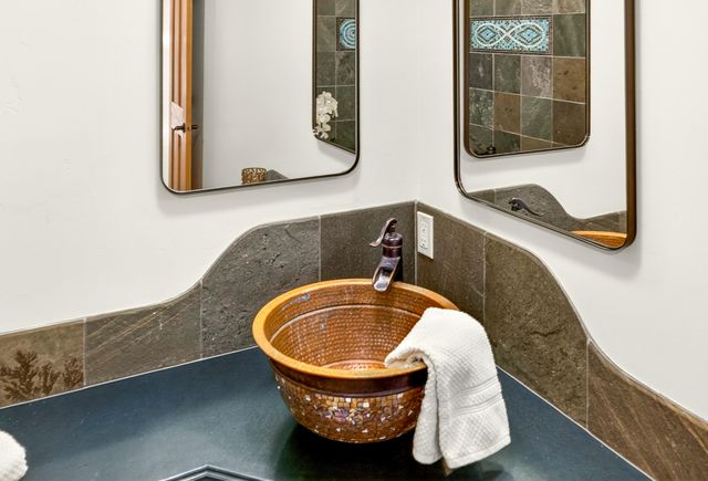 2922 Anderson Creek Road, Talent, OR 97540