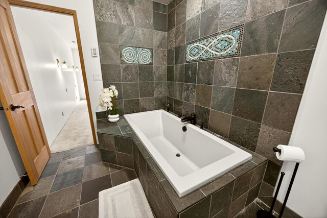 2922 Anderson Creek Road, Talent, OR 97540