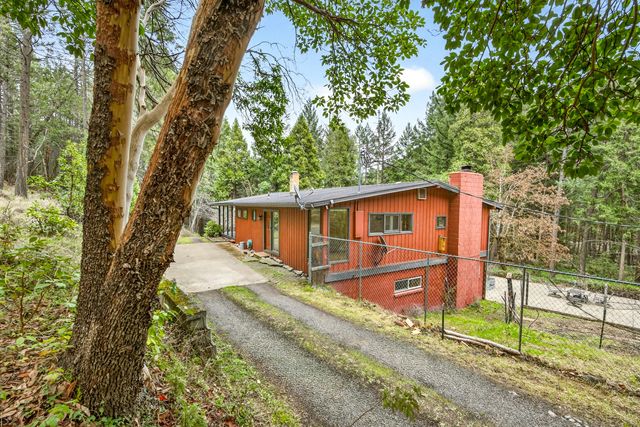 2922 Anderson Creek Road, Talent, OR 97540