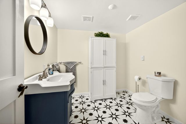 2922 Anderson Creek Road, Talent, OR 97540