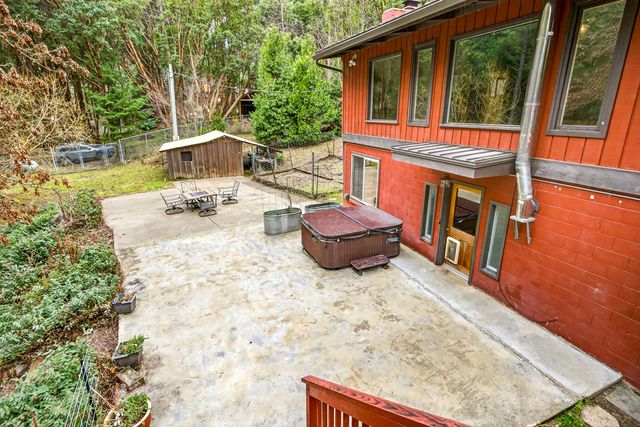 2922 Anderson Creek Road, Talent, OR 97540