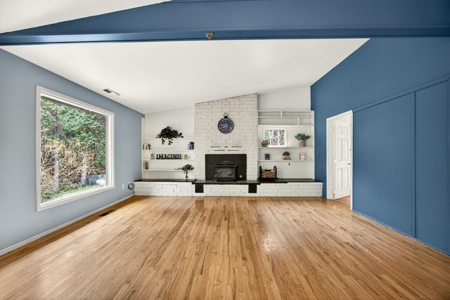 2922 Anderson Creek Road, Talent, OR 97540