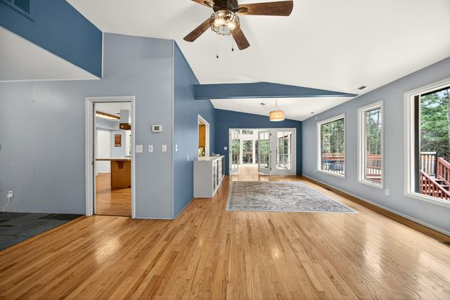 2922 Anderson Creek Road, Talent, OR 97540