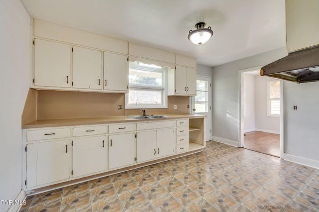 412 Colonial Heights Road, Kingsport, TN 37663