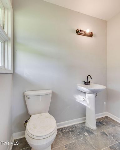 412 Colonial Heights Road, Kingsport, TN 37663