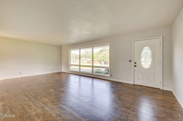 412 Colonial Heights Road, Kingsport, TN 37663