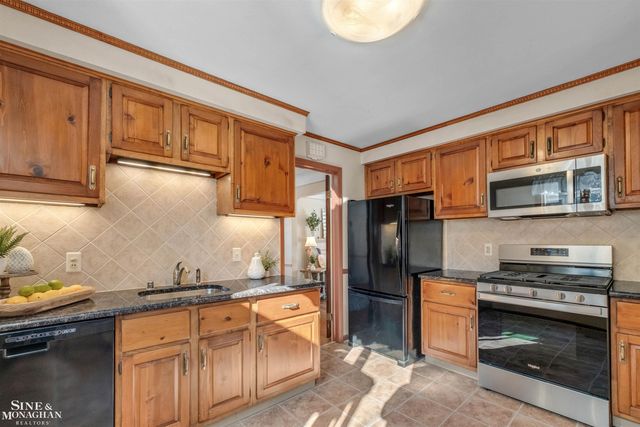 343 Mount Vernon Avenue, Grosse Pointe, MI 48236