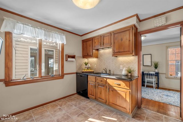 343 Mount Vernon Avenue, Grosse Pointe, MI 48236