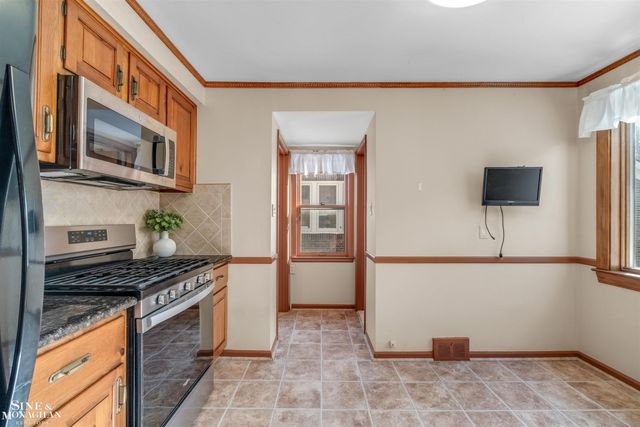 343 Mount Vernon Avenue, Grosse Pointe, MI 48236