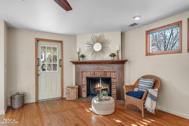 343 Mount Vernon Avenue, Grosse Pointe, MI 48236