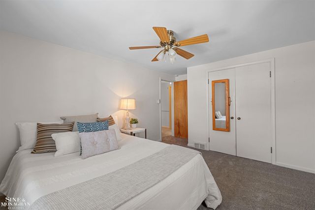 343 Mount Vernon Avenue, Grosse Pointe, MI 48236