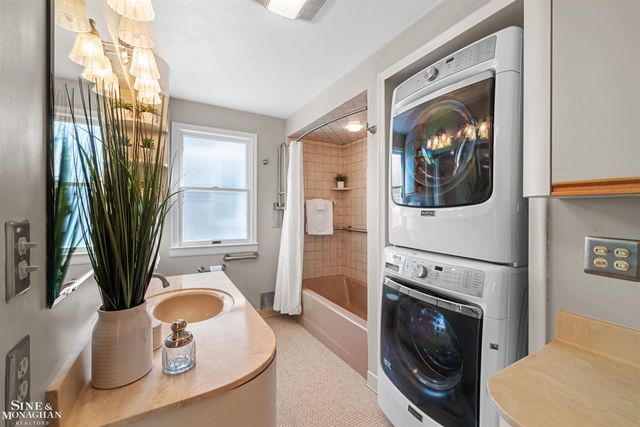 343 Mount Vernon Avenue, Grosse Pointe, MI 48236