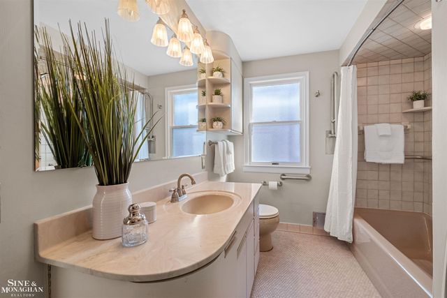 343 Mount Vernon Avenue, Grosse Pointe, MI 48236