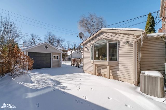 343 Mount Vernon Avenue, Grosse Pointe, MI 48236