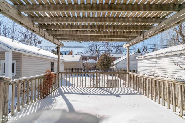 343 Mount Vernon Avenue, Grosse Pointe, MI 48236