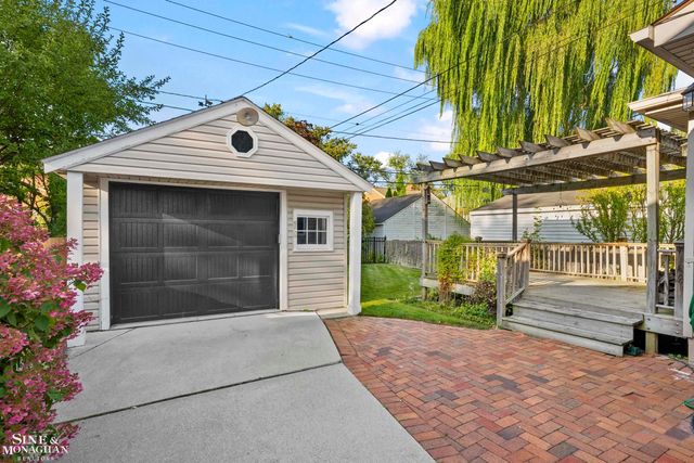 343 Mount Vernon Avenue, Grosse Pointe, MI 48236