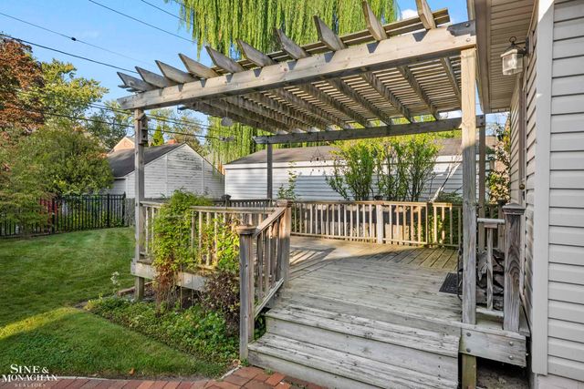 343 Mount Vernon Avenue, Grosse Pointe, MI 48236