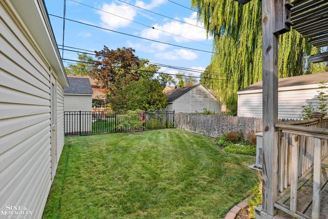 343 Mount Vernon Avenue, Grosse Pointe, MI 48236