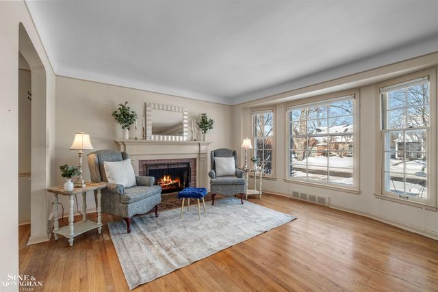 343 Mount Vernon Avenue, Grosse Pointe, MI 48236