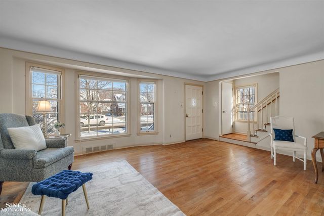 343 Mount Vernon Avenue, Grosse Pointe, MI 48236