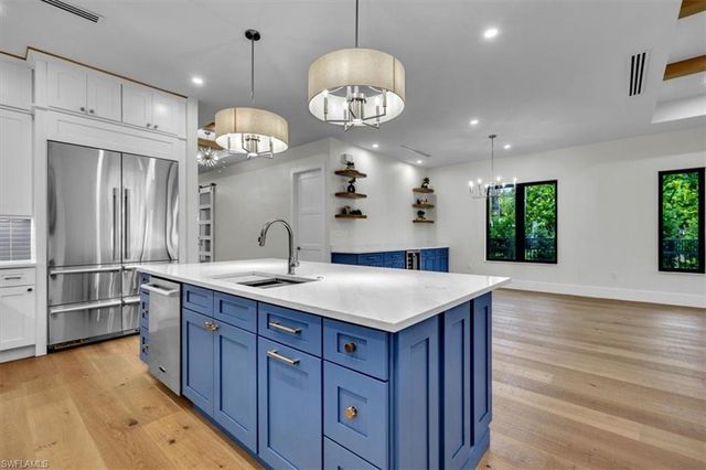 1009 29th AVE N, Naples, FL 34103