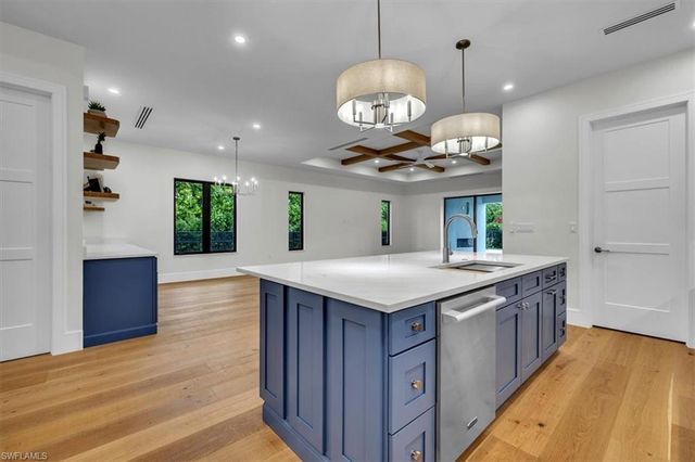 1009 29th AVE N, Naples, FL 34103