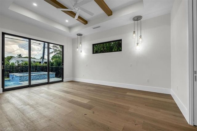 1009 29th AVE N, Naples, FL 34103