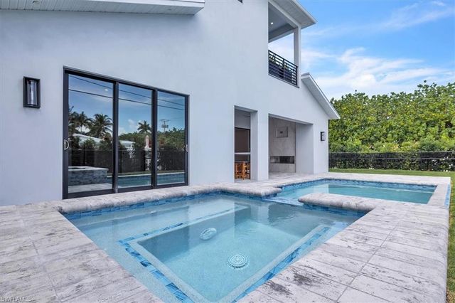 1009 29th AVE N, Naples, FL 34103