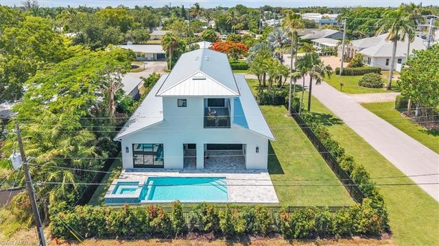 1009 29th AVE N, Naples, FL 34103