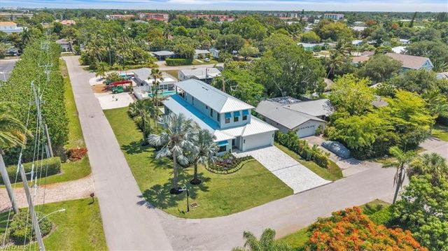 1009 29th AVE N, Naples, FL 34103
