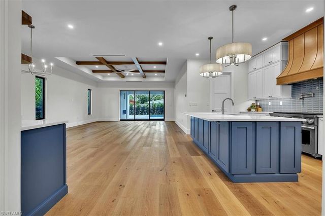 1009 29th AVE N, Naples, FL 34103