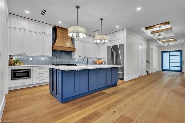 1009 29th AVE N, Naples, FL 34103
