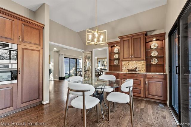 969 Bloomfield Woods, Bloomfield Hills, MI 48304