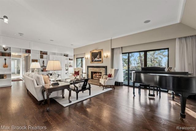 969 Bloomfield Woods, Bloomfield Hills, MI 48304
