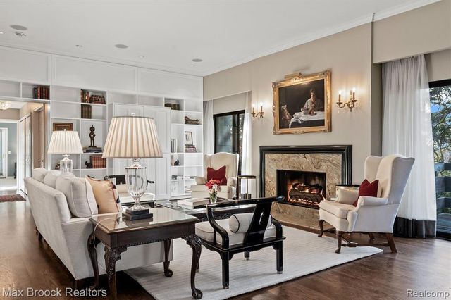969 Bloomfield Woods, Bloomfield Hills, MI 48304