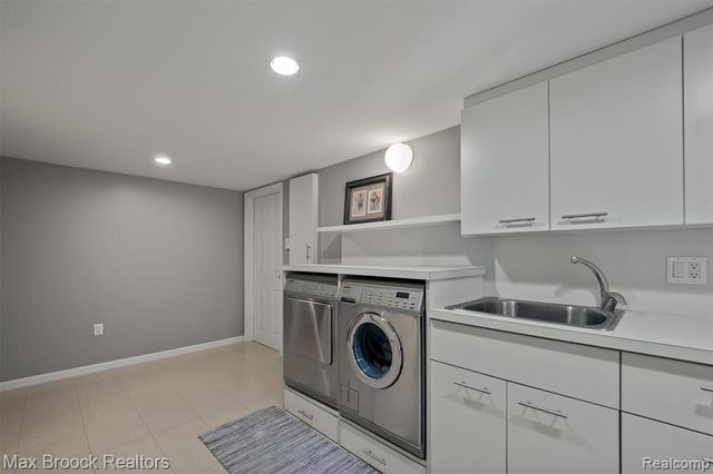 969 Bloomfield Woods, Bloomfield Hills, MI 48304