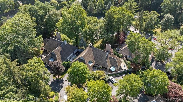 969 Bloomfield Woods, Bloomfield Hills, MI 48304