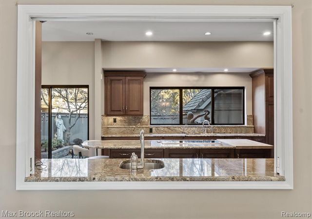 969 Bloomfield Woods, Bloomfield Hills, MI 48304