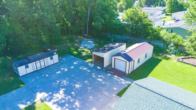 8805 Stadium Drive, Kalamazoo, MI 49009