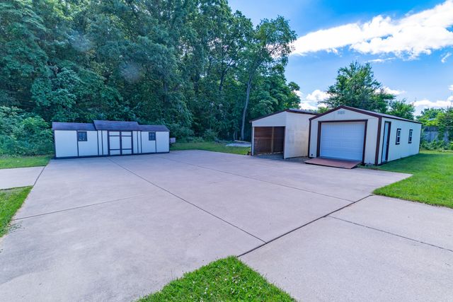 8805 Stadium Drive, Kalamazoo, MI 49009
