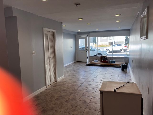 200 University Ave, Lowell, MA 01854