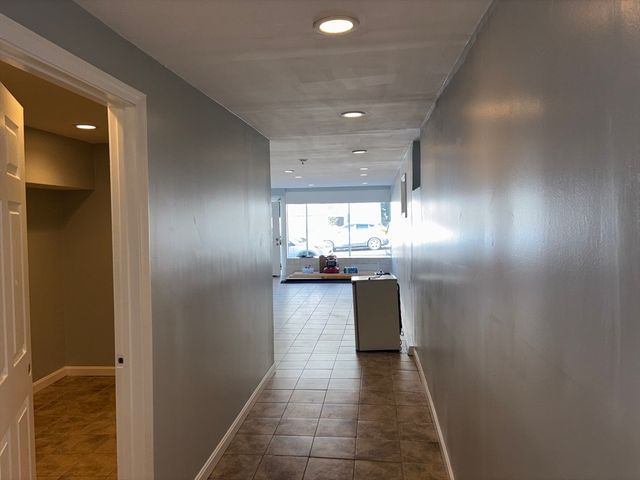 200 University Ave, Lowell, MA 01854