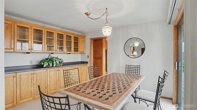 5810 NE 181st Street, Kenmore, WA 98028