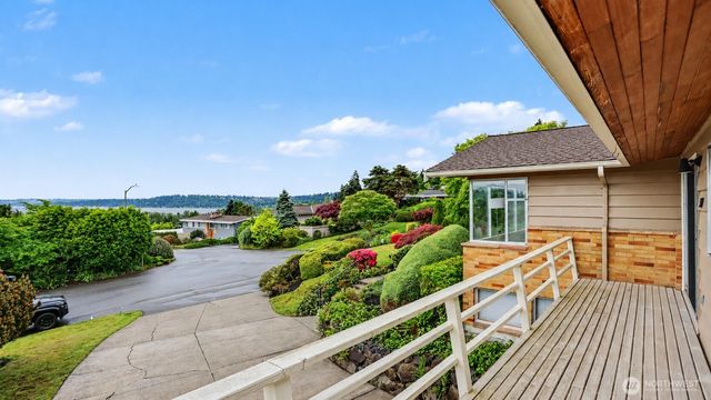 5810 NE 181st Street, Kenmore, WA 98028