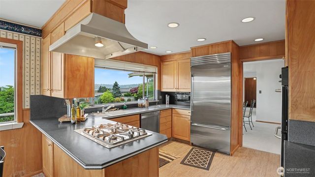 5810 NE 181st Street, Kenmore, WA 98028
