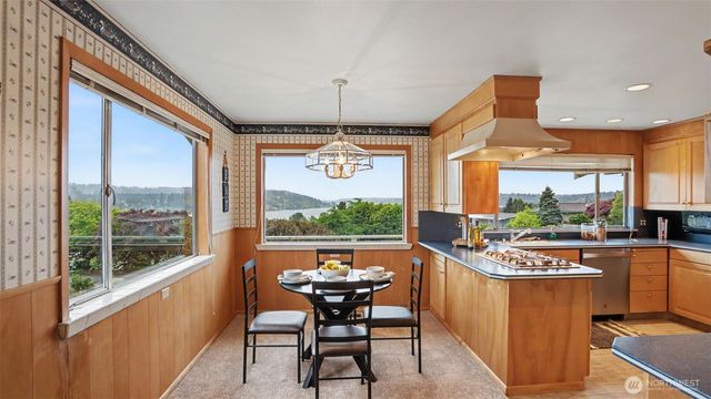 5810 NE 181st Street, Kenmore, WA 98028