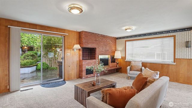 5810 NE 181st Street, Kenmore, WA 98028