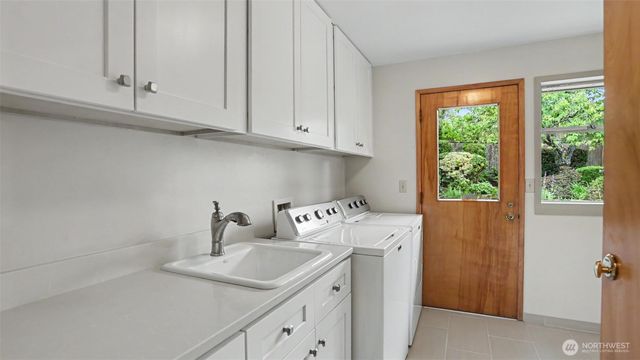 5810 NE 181st Street, Kenmore, WA 98028